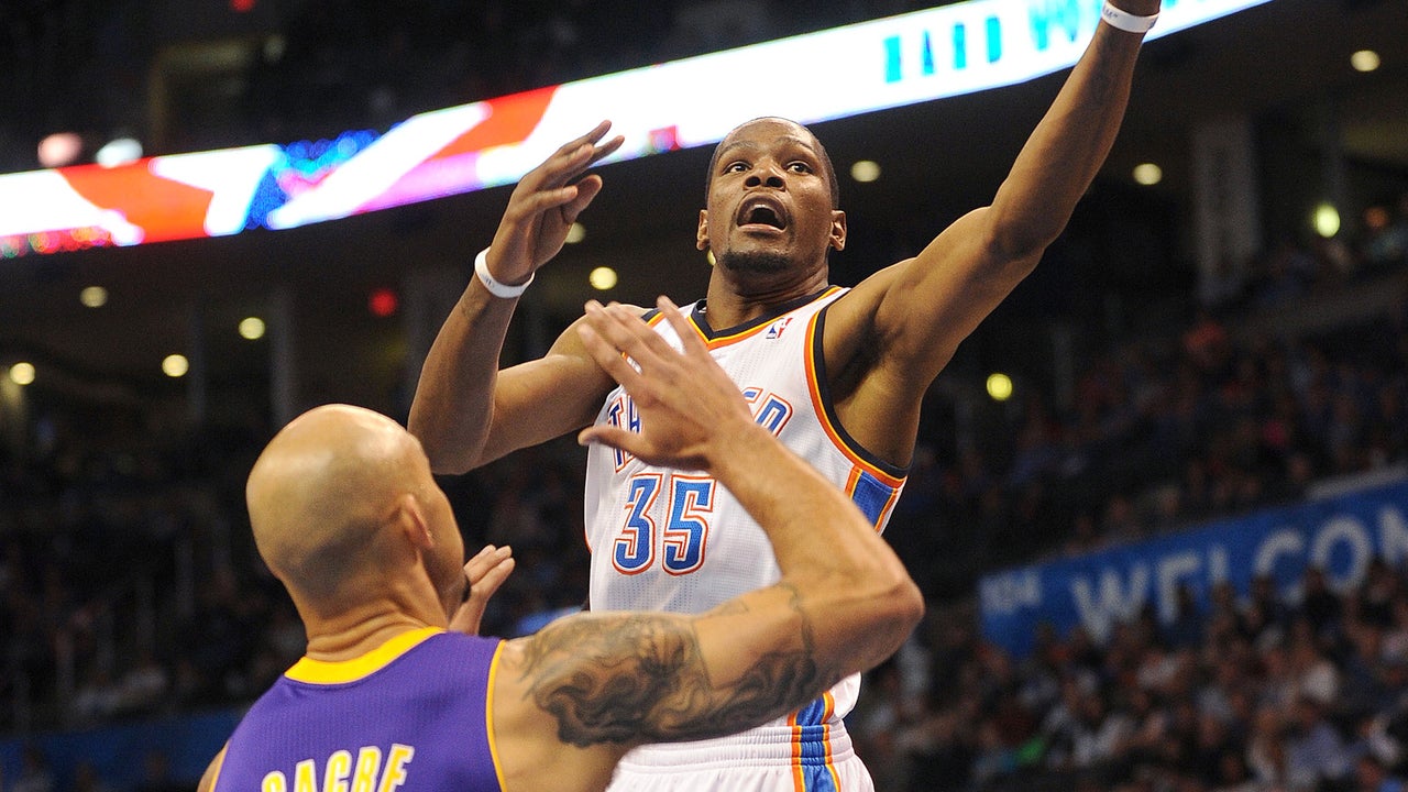 Westbrook, Durant score 29 apiece to lead Thunder past Lakers